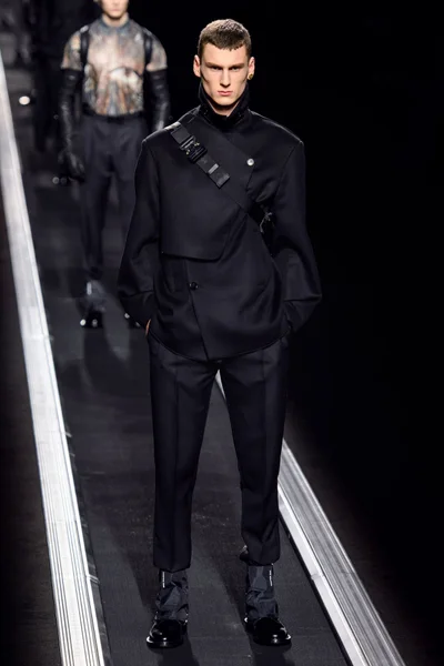 Look 3